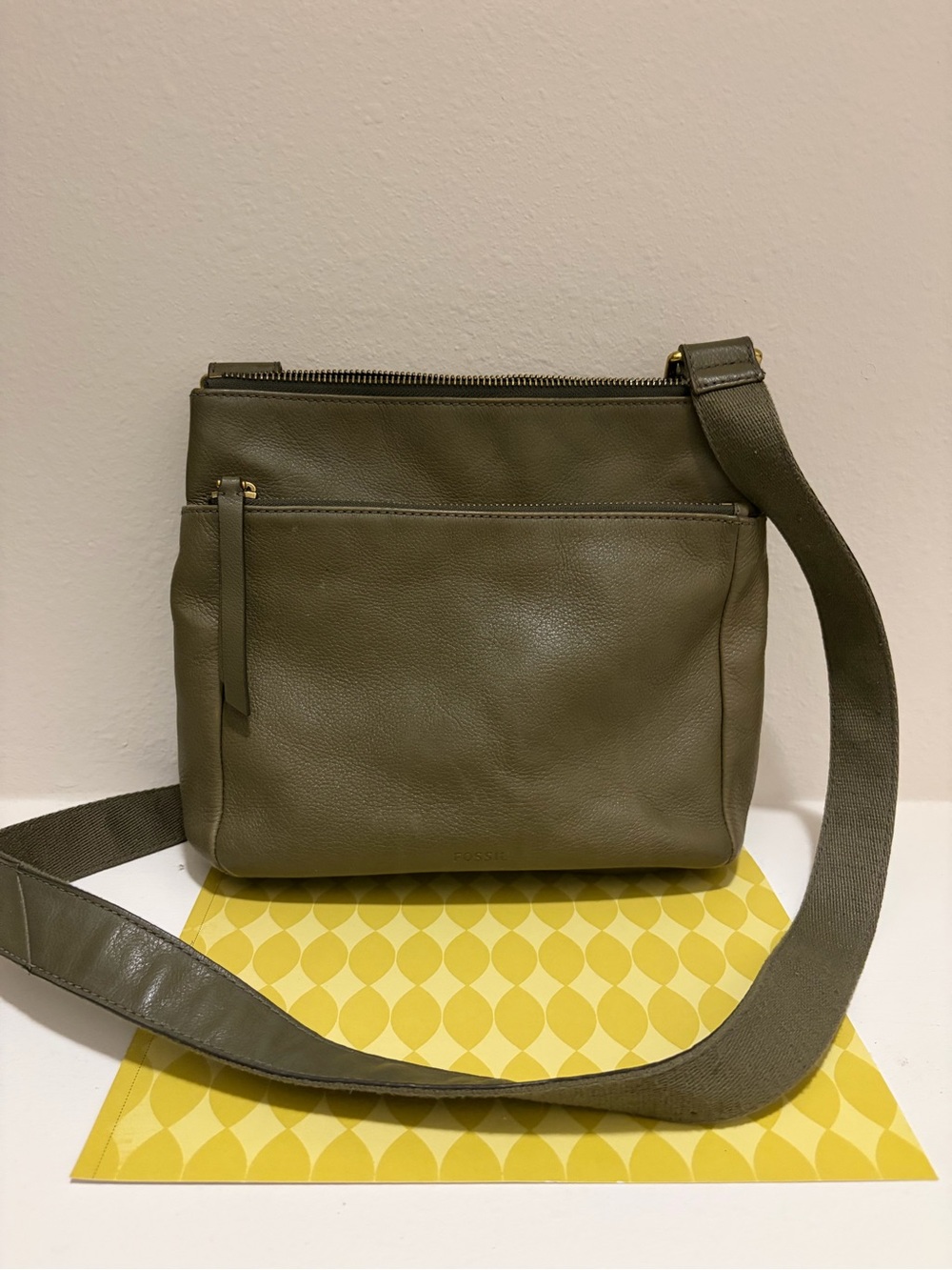 Fossil Medium Leather Olive Green Crossbody Shoulder Bag Brass Hardware Purse